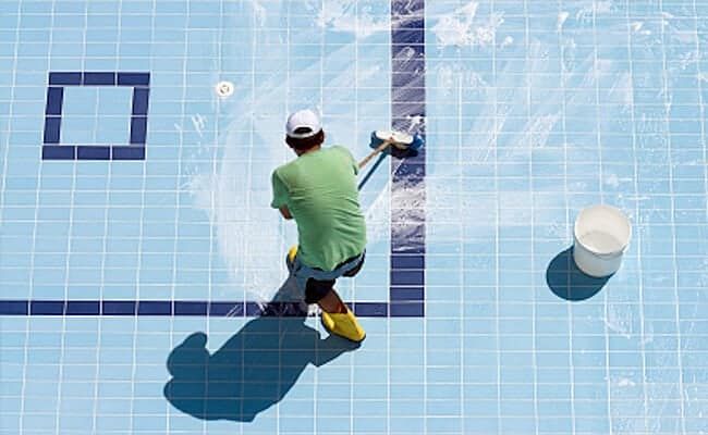 كيف تختار أفضل شركة تنظيف مسابح في العين؟