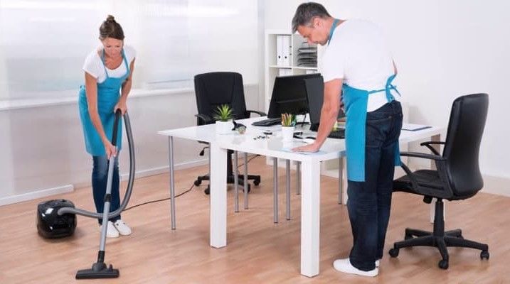 تنظيف الأرضيات والزجاج والأثاث المكتبي