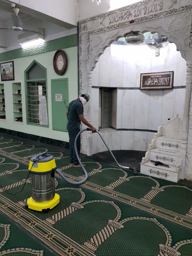 المعدات المستخدمة في تنظيف المساجد